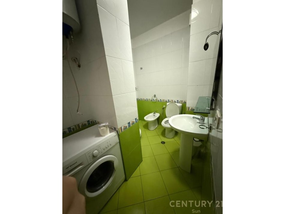 Tirane, jepet me qera apartament 2+1 Kati 6, 75 m² 500 € (Rruga e Kavajes)