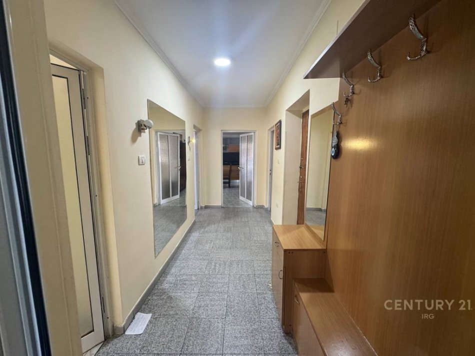 Tirane, shitet apartament 3+1 Kati 3, 95 m² 210.000 € 