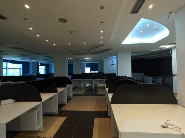 Tirane, jepet me qera ambjent biznesi Kati 2, 419 m² 4.500 Euro (Bulevardi Zhan D'Ark)