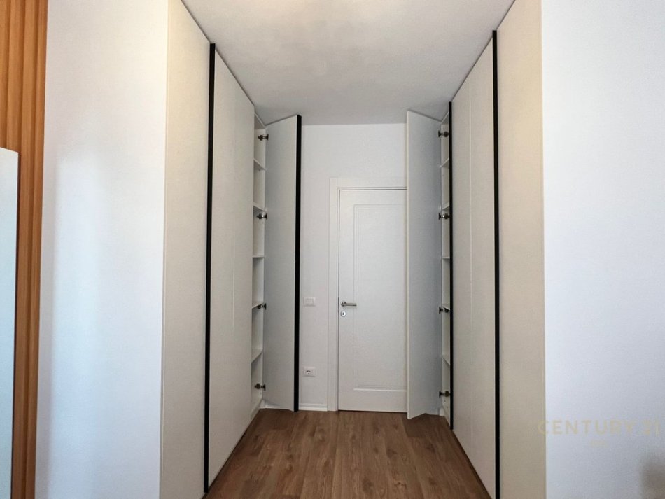 Tirane, jepet me qera 1+1 Kati 5, 78 m² 600 € 
