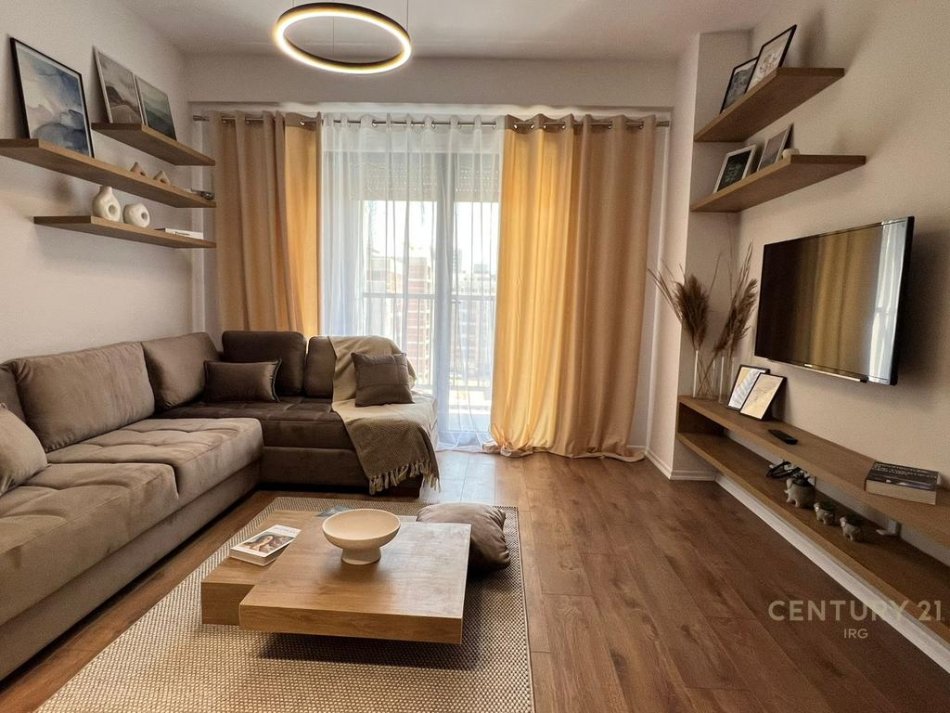 Tirane, jepet me qera 1+1 Kati 5, 78 m² 600 € 