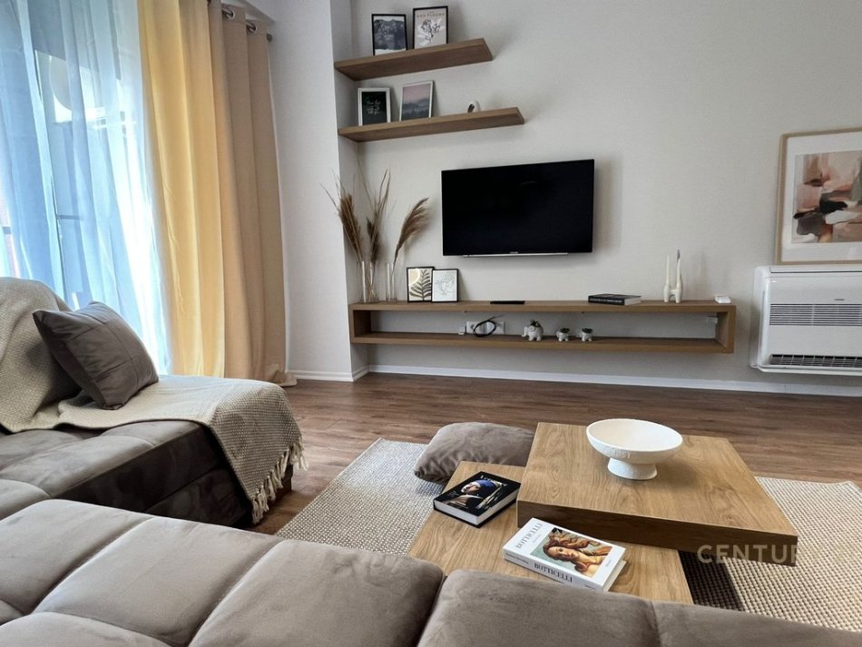 Tirane, jepet me qera 1+1 Kati 5, 78 m² 600 € 