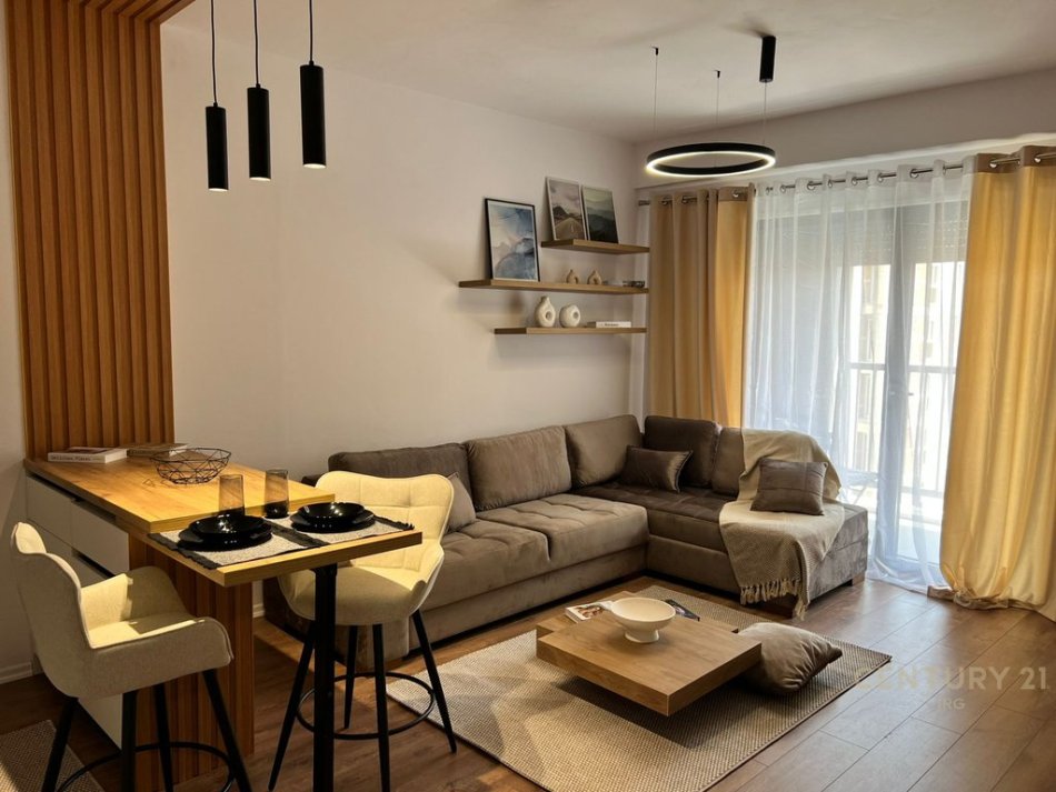 Tirane, jepet me qera 1+1 Kati 5, 78 m² 600 € 