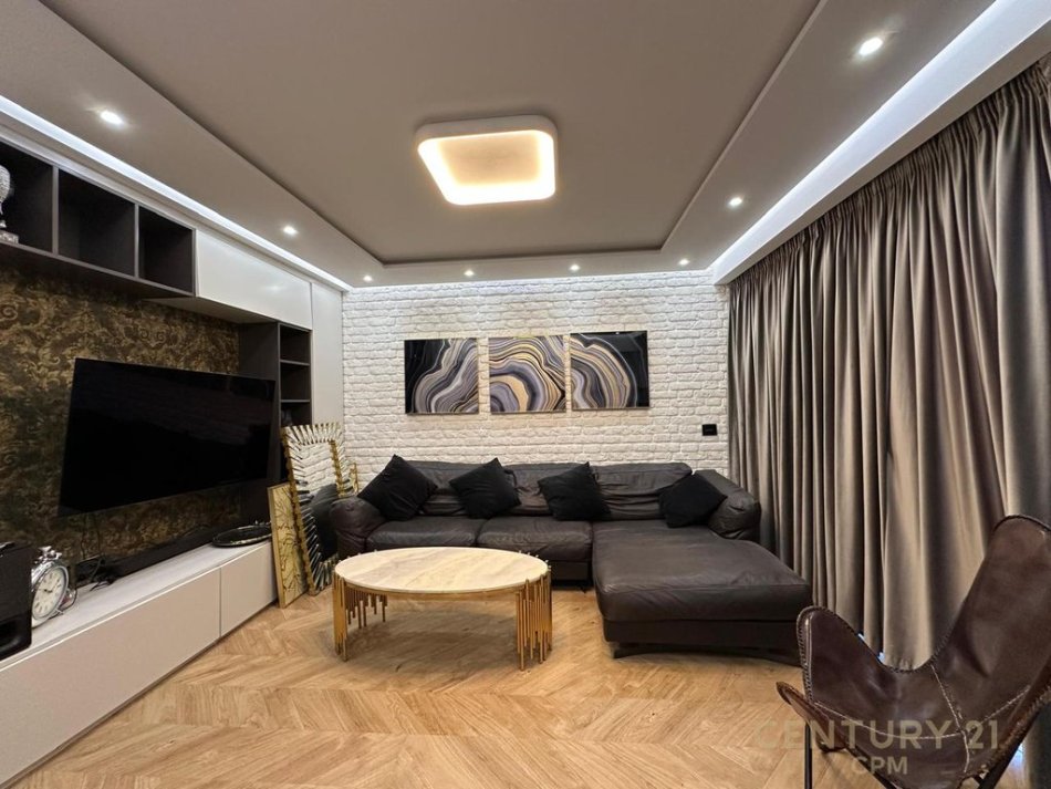 Tirane, jepet me qera apartament 1+1 Kati 5, 81 m² 1.000 € 