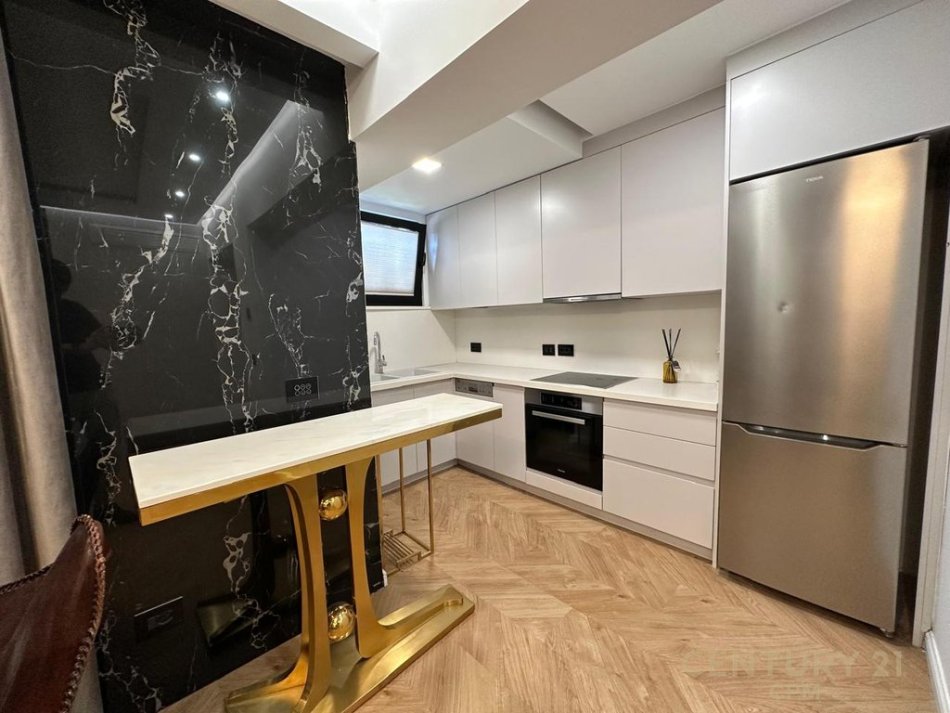 Tirane, jepet me qera apartament 1+1 Kati 5, 81 m² 850 € 