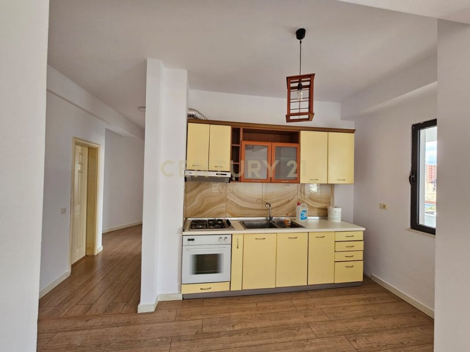Tirane, jepet me qera apartament 2+1 Kati 4, 100 m² 400 € (Astir)