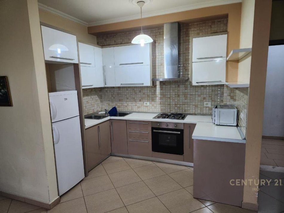 Tirane, jap me qera apartament 2+1+Ballkon Kati 9, 103 m² 600 € 