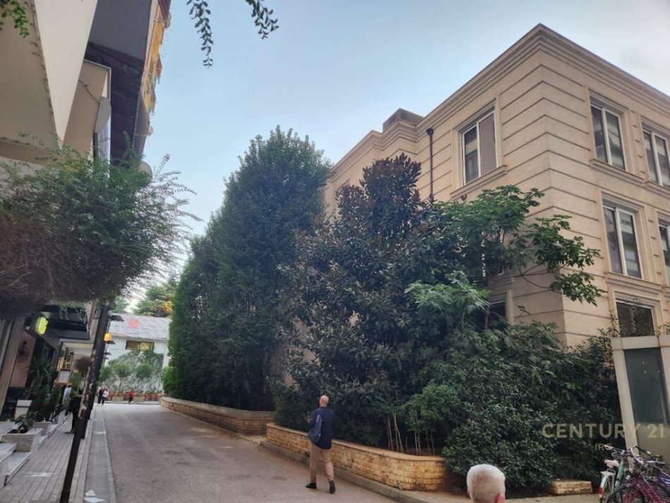Tirane, jap me qera apartament 2+1+Ballkon Kati 9, 103 m² 600 € 