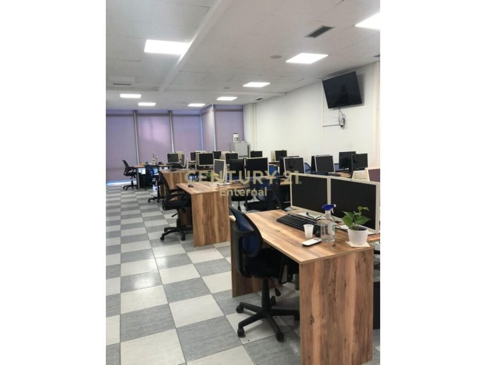 Tirane, shitet ambjent biznesi Kati 1, 184 m² 570.000 € (Nikolla Jorga)