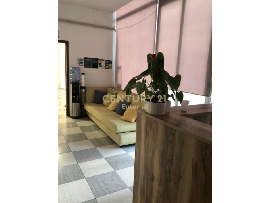 Tirane, shitet ambjent biznesi Kati 1, 184 m² 570.000 € (Nikolla Jorga)