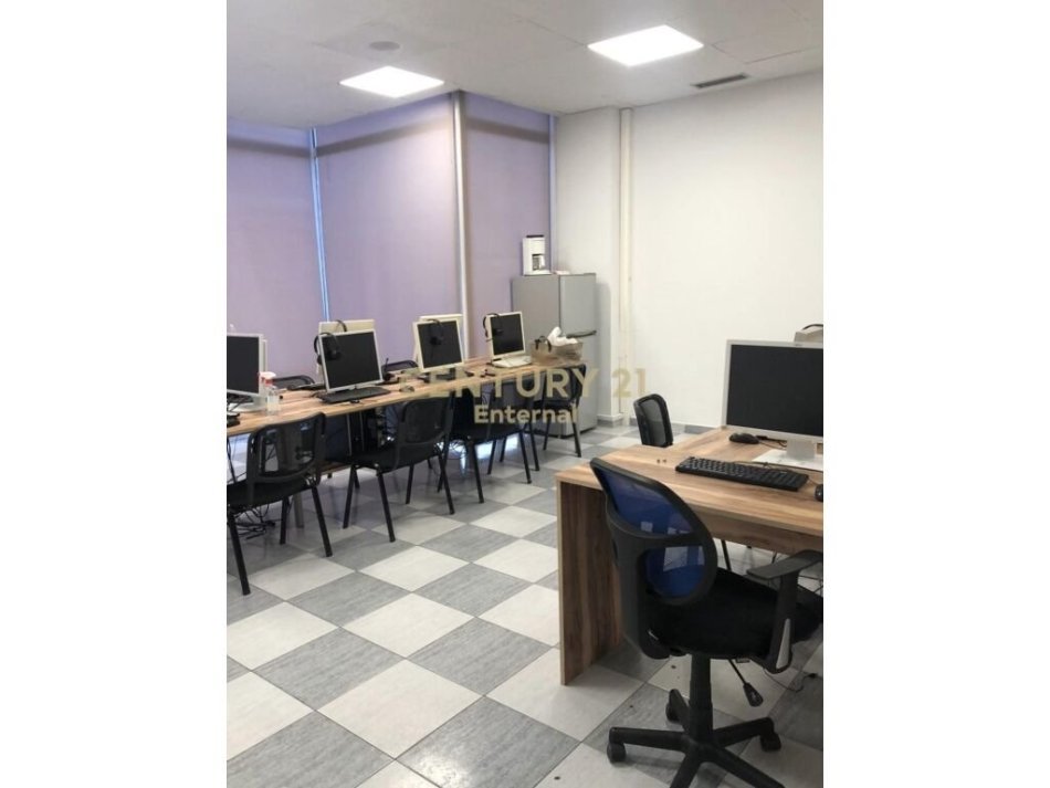 Tirane, shitet ambjent biznesi Kati 1, 184 m² 570.000 € (Nikolla Jorga)