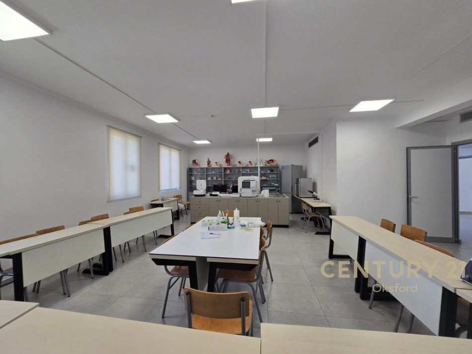 Tirane, jepet me qera godine 4 kateshe  1.340 m² 15.000 € (prane Delijorgjit)