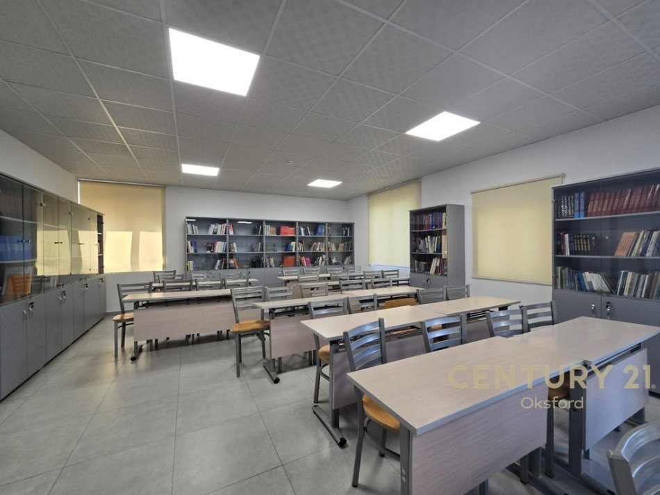 Tirane, jepet me qera godine 4 kateshe  1.340 m² 15.000 € (prane Delijorgjit)
