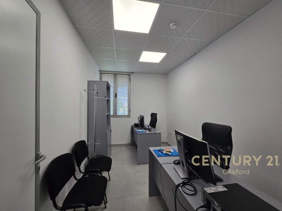 Tirane, jepet me qera godine 4 kateshe  1.340 m² 15.000 € (prane Delijorgjit)