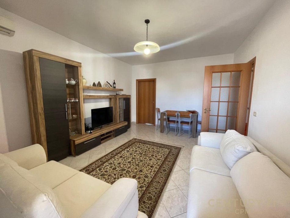 Tirane, jepet me qera apartament 2+1 Kati 4, 103 m² 750 € 