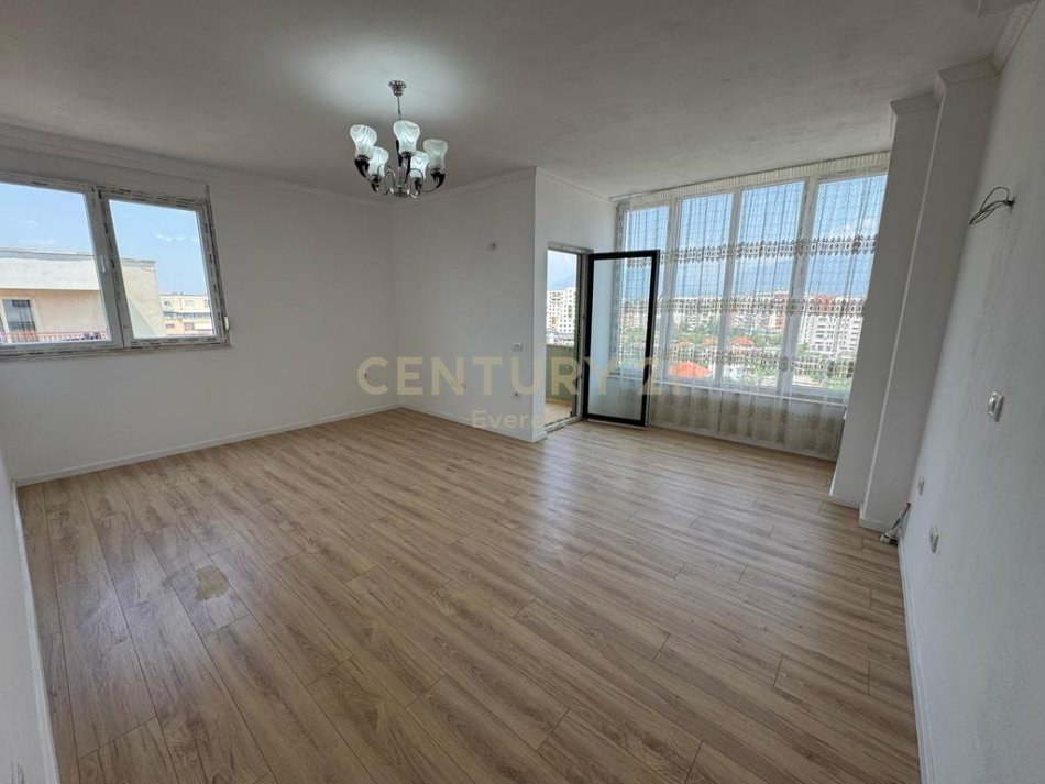 Shqiperi, shitet apartament 1+1 Kati 9, 55 m² 87.000 € (Rr.Besim Alla)