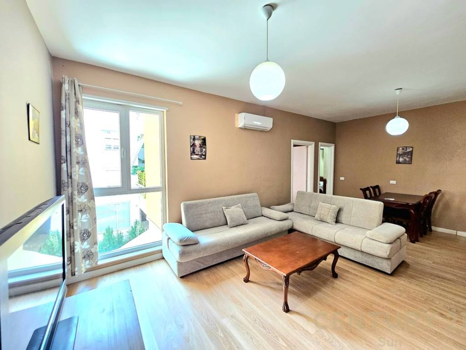 Tirane, jepet me qera apartament 1+1 + garazh Kati 3, 75 m² 600 € (Rruga Eduard Mano, Kopshti Zoologjik)