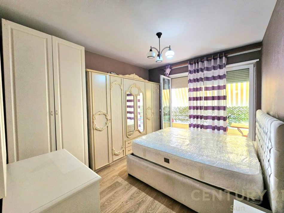 Tirane, jepet me qera apartament 1+1 + garazh Kati 3, 75 m² 600 € (Rruga Eduard Mano, Kopshti Zoologjik)