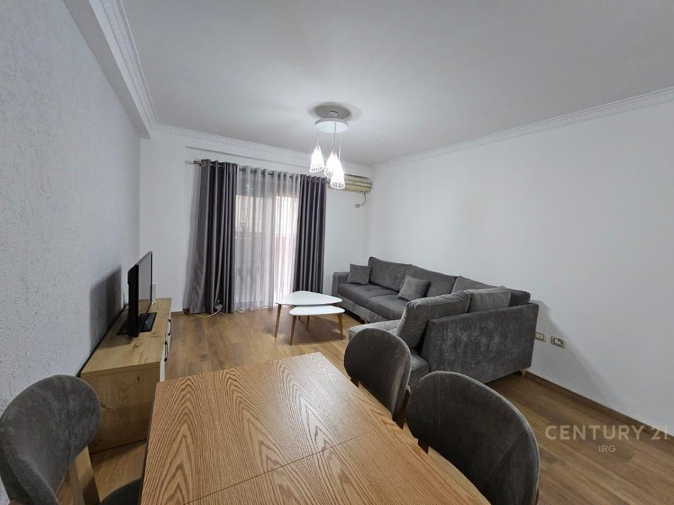 Tirane, jepet me qera apartament 1+1 Kati 2, 66 m² 600 € (Rruga Frosina Plaku)