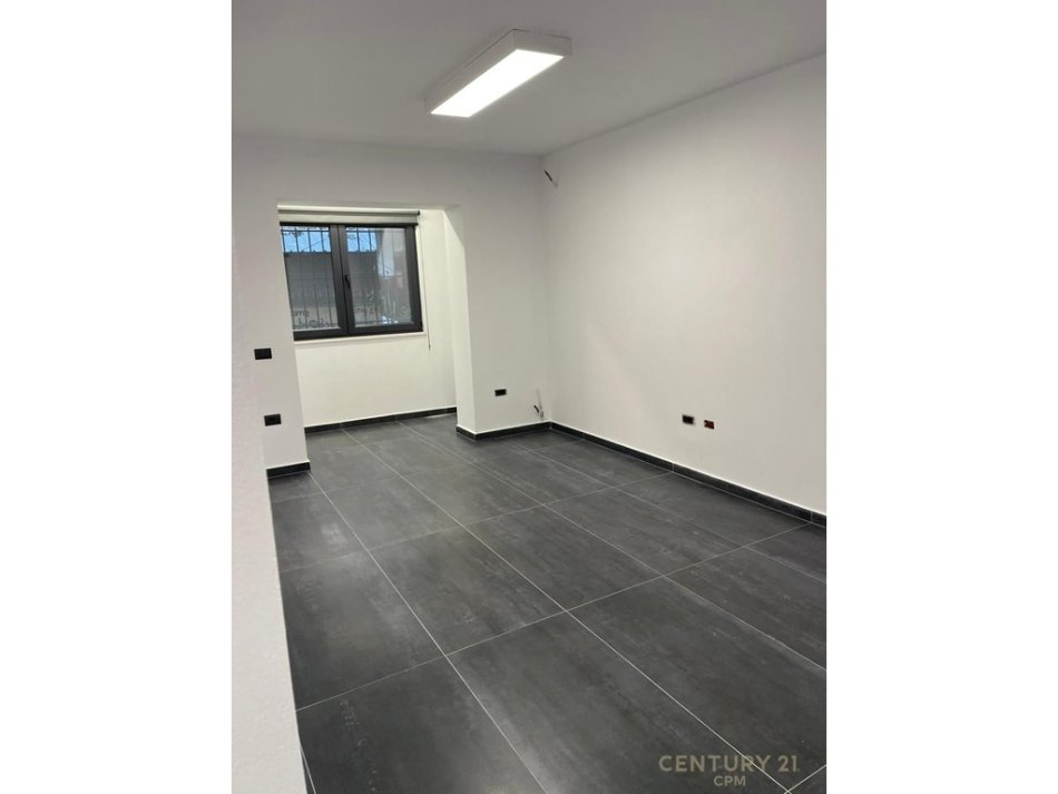 Tirane, jepet me qera zyre Kati 0, 51 m² 550 € (Stadiumi Dinamo)