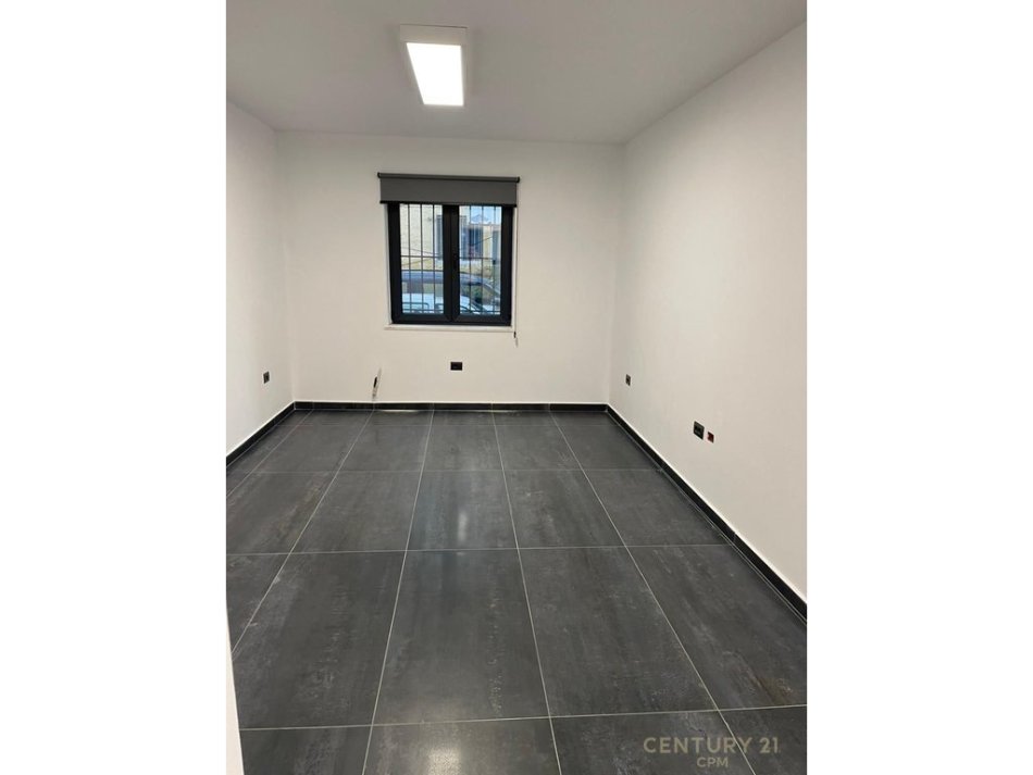 Tirane, jepet me qera zyre Kati 0, 51 m² 550 € (Stadiumi Dinamo)