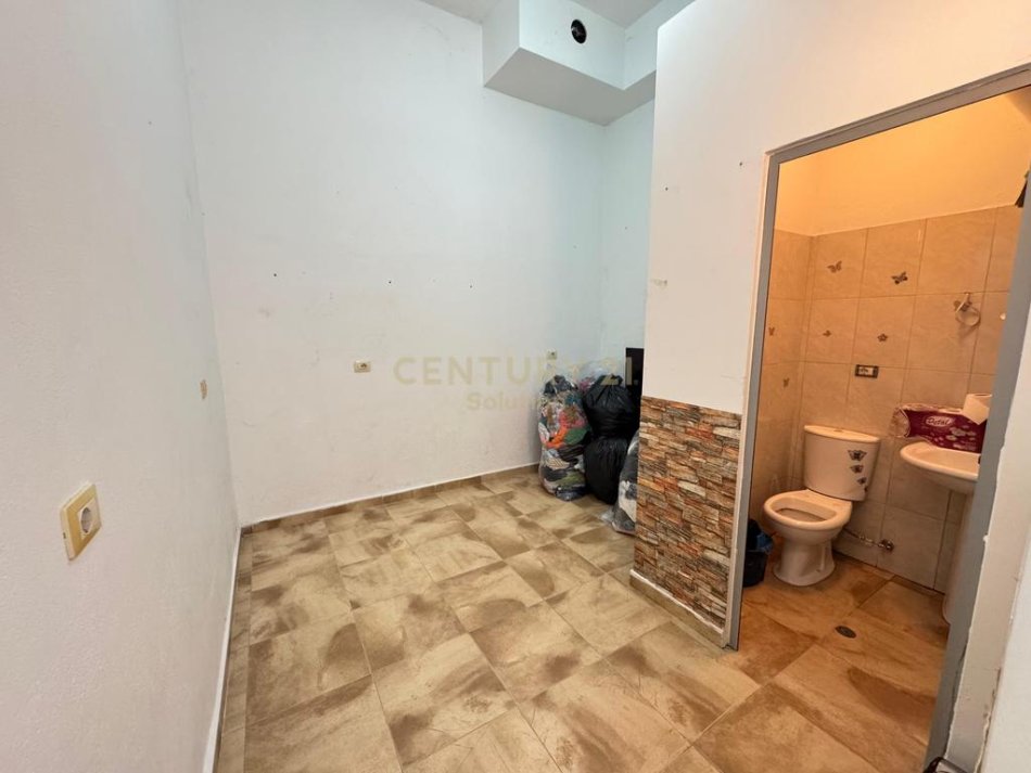 Tirane, shitet dyqan , 40 m² 52.000 € 