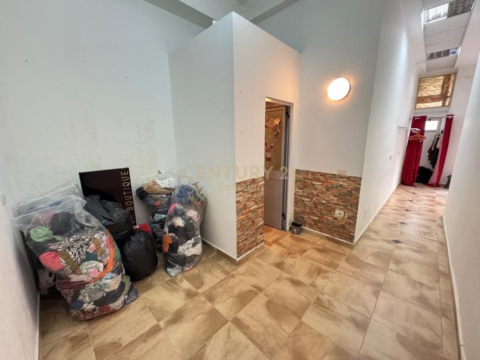 Tirane, shitet dyqan , 40 m² 52.000 € 