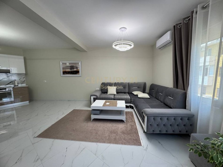 Tirane, jepet me qera apartament 1+1+post parkimi  Kati 6, 70 m² 650 € (Prokuroria , Mine Peza)