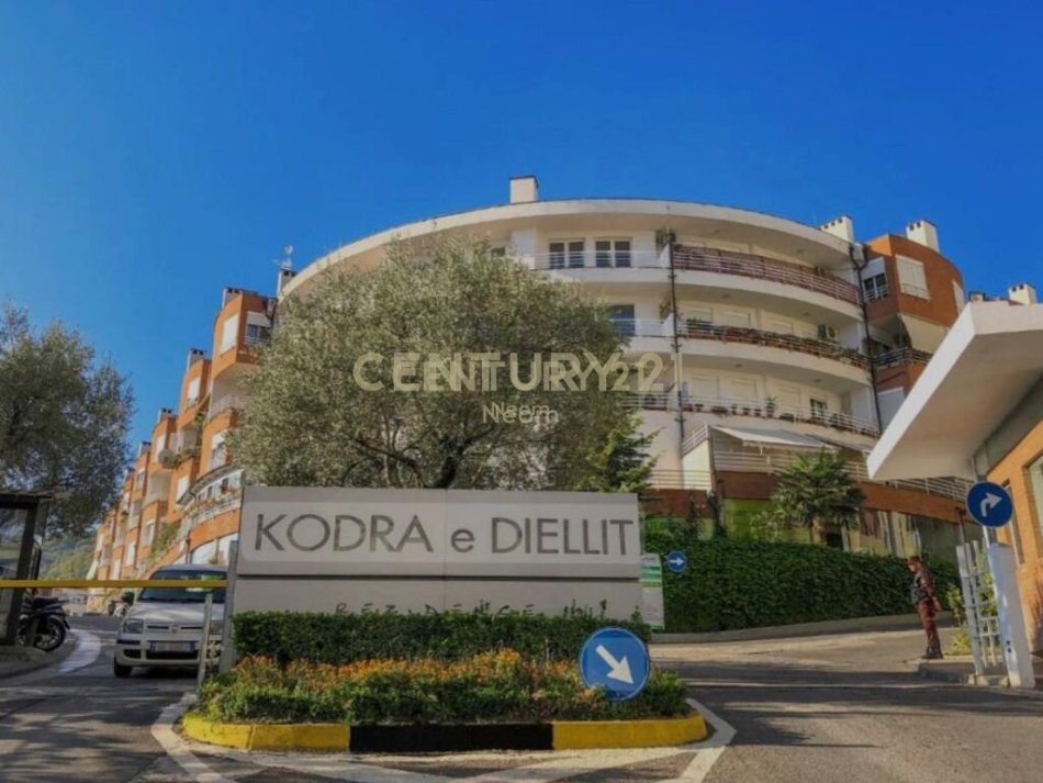 Tirane, jepet me qera ambjent biznesi Kati 0, 30 m² 200 € (Neom116710)