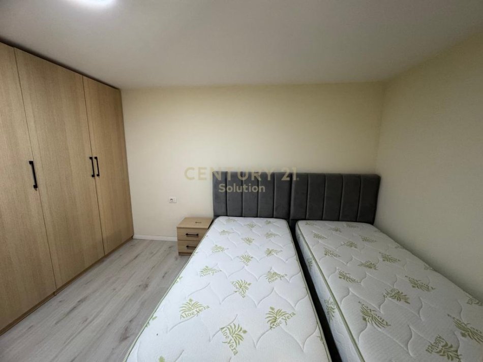 Tirane, jepet me qera apartament duplex Dublex , 120 m² 600 € 