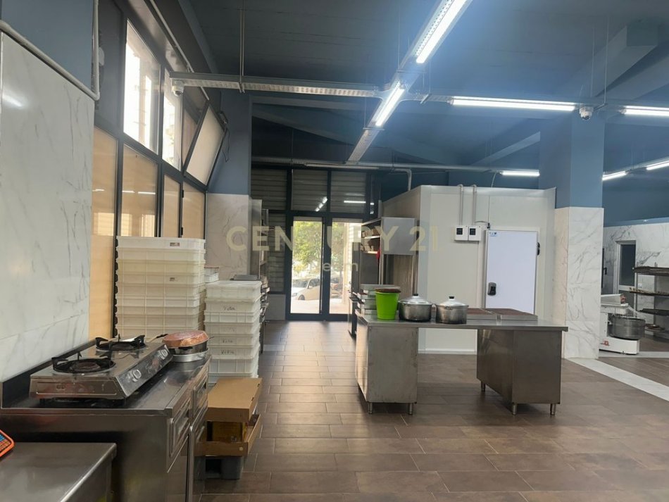 Tirane, shitet ambjent biznesi Kati 0, 258 m² 560.000 € (Neom116766)