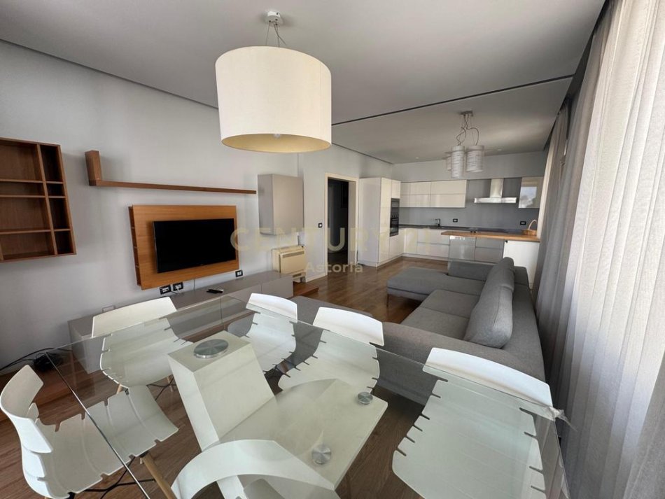 Tirane, jepet me qera apartament 2+1+2 me 3 poste parkimi , 115 m² , 1400 Euro(Kopshti Zoologjik)