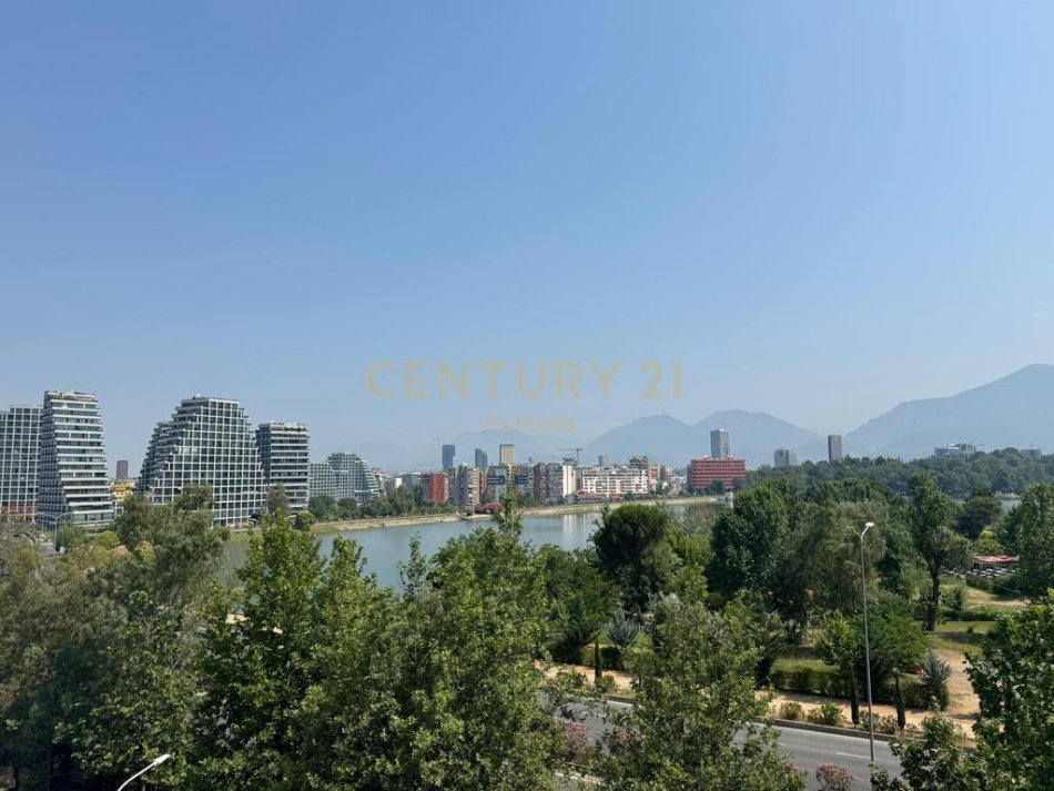 Tirane, jepet me qera apartament 2+1+2 me 3 poste parkimi , 115 m² , 1400 Euro(Kopshti Zoologjik)