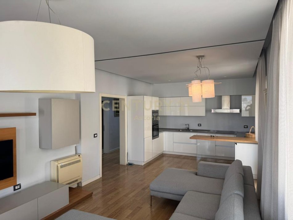Tirane, jepet me qera apartament 2+1+2 me 3 poste parkimi , 115 m² , 1400 Euro(Kopshti Zoologjik)