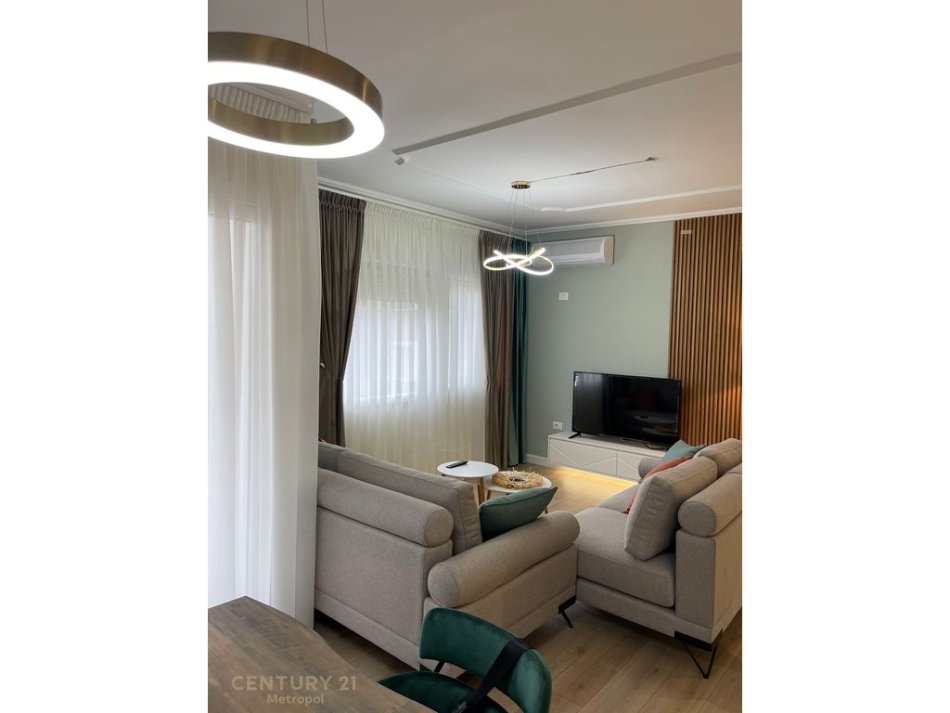 Tirane, jepet me qera apartament 2+1 Kati 3, 111 m² 900 € (Kristal Center)