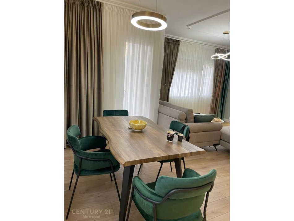 Tirane, jepet me qera apartament 2+1 Kati 3, 111 m² 900 € (Kristal Center)
