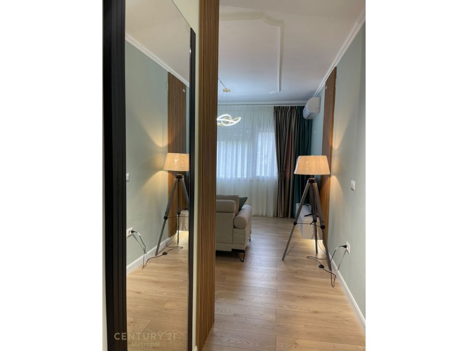 Tirane, jepet me qera apartament 2+1 Kati 3, 111 m² 900 € (Kristal Center)