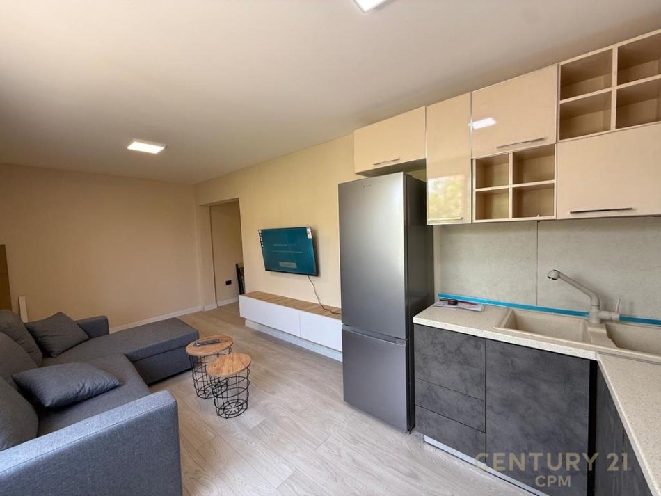 Tirane, jepet me qera apartament 2+1 , 70 m² 470 € (Rr.Kamber Benja)
