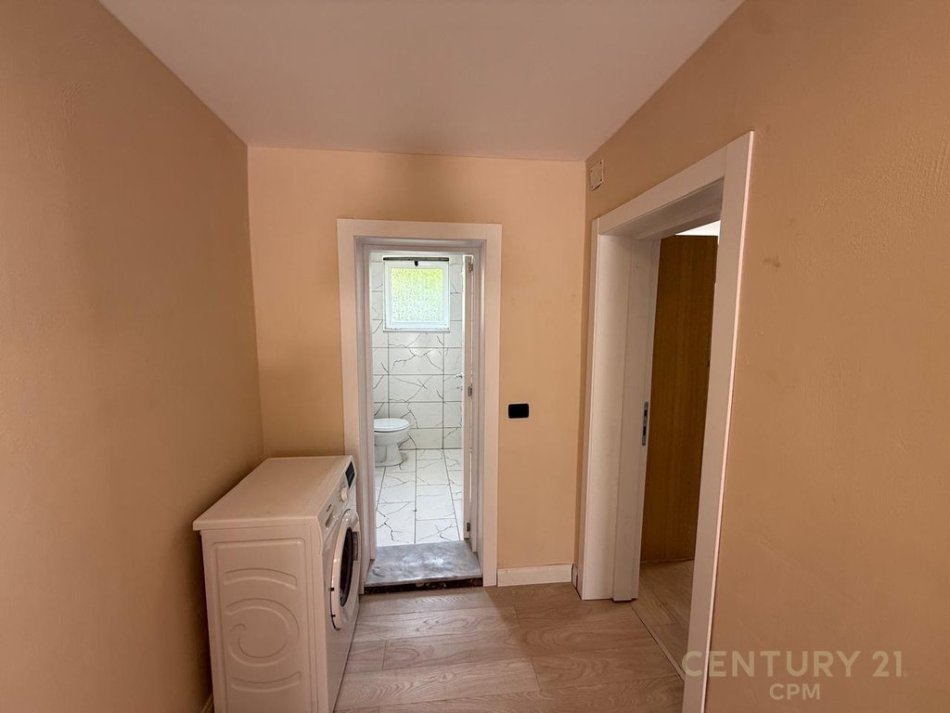 Tirane, jepet me qera apartament 2+1 , 70 m² 470 € (Rr.Kamber Benja)