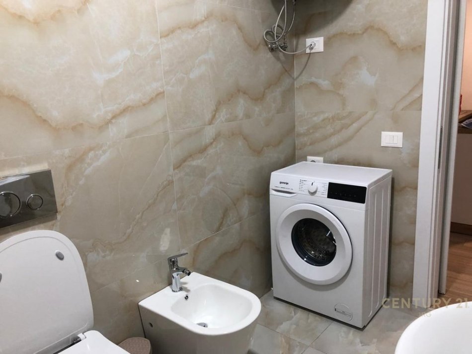 Tirane, jepet me qera apartament 1+1 Kati 8, 67 m² 500 € (Kompleksi Zirkon)