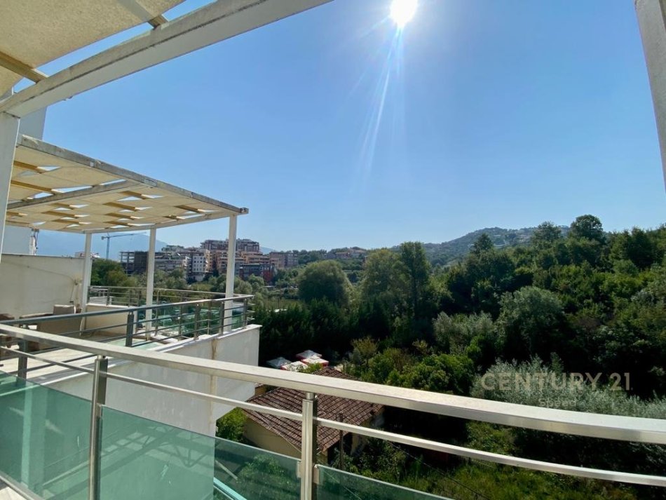 Tirane, jepet me qera apartament 3+1+ garazh Kati 5, 118 m² 1.200 € (Liqeni i Thate)