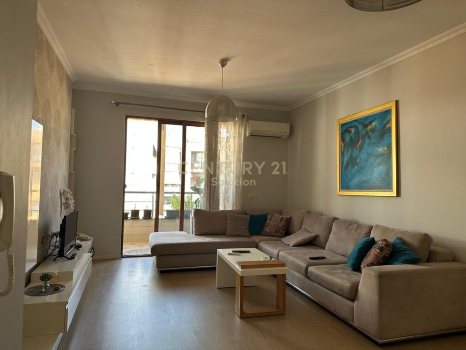 Tirane, jepet me qera apartament 3+1+post parkimi Kati 9, 132 m² 550 € (Astir)