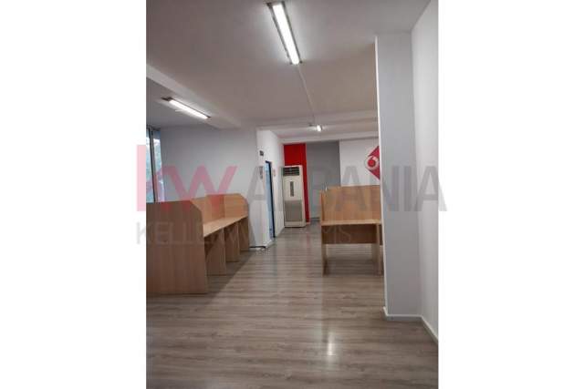Tirane, jepet me qera zyre Kati 1, 100 m² 1.100 Euro
