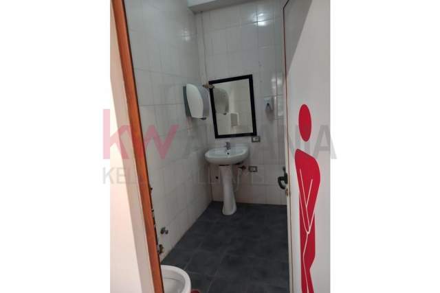 Tirane, jepet me qera zyre Kati 1, 100 m² 1.100 Euro