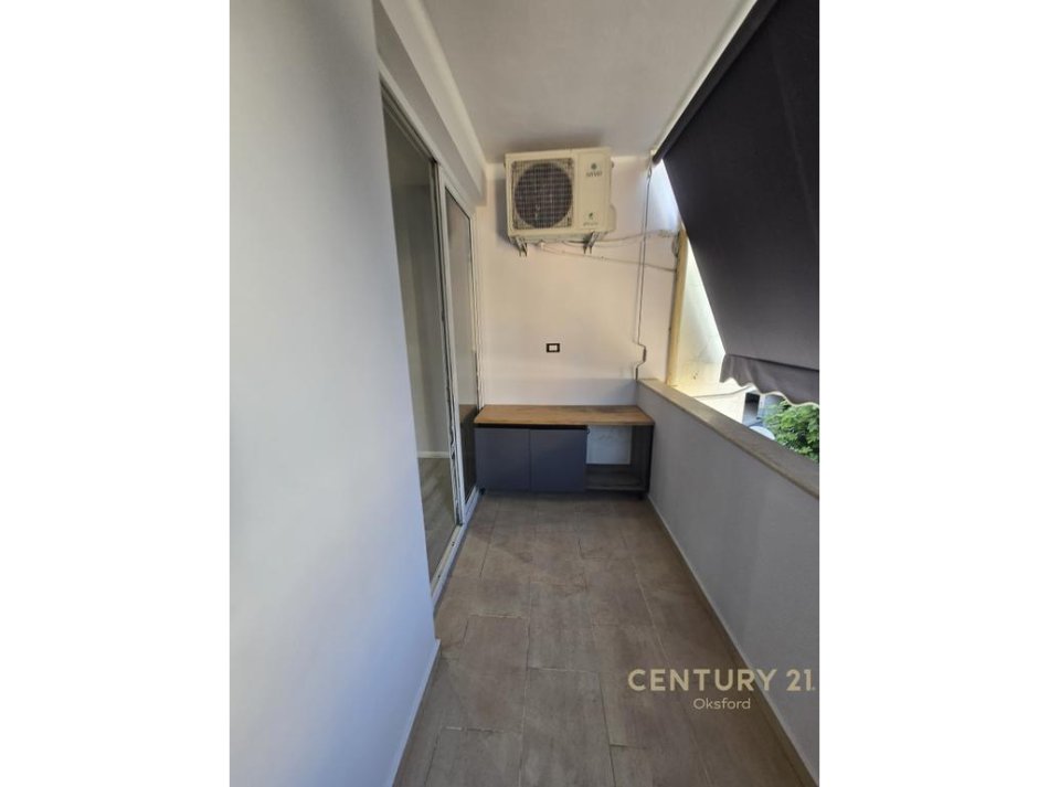 Tirane, jepet me qera zyre Kati 1, 151 m² 1.500 € (Sheshi Italia)