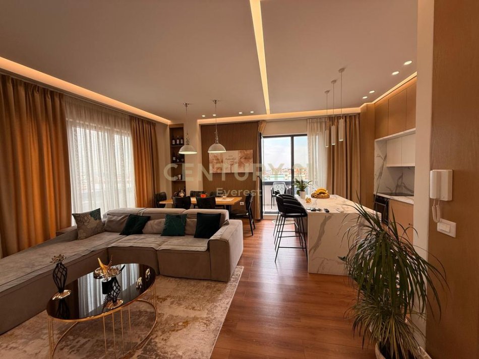 Tirane, shitet apartament 2+1 Kati 8, 132 m² 330.000 € (Shkolla e kuqe)