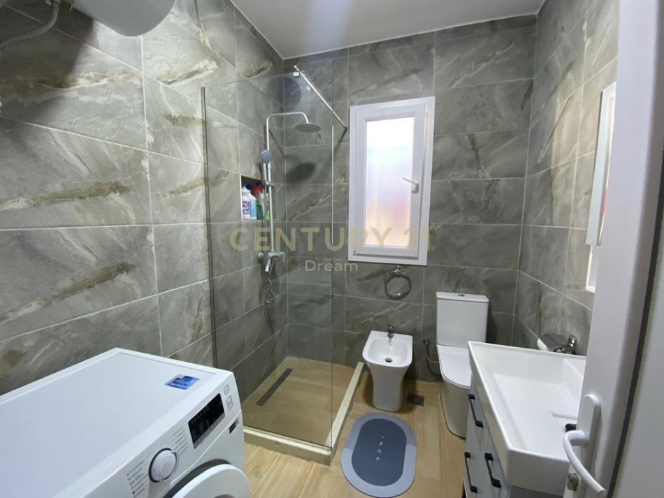 Tirane, jepet me qera apartament 2+1 Kati 2, 85 m² 700 € (Rr.Frosina Plaku)