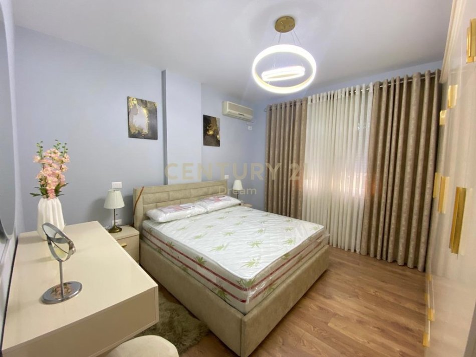 Tirane, jepet me qera apartament 2+1 Kati 2, 85 m² 700 € (Rr.Frosina Plaku)
