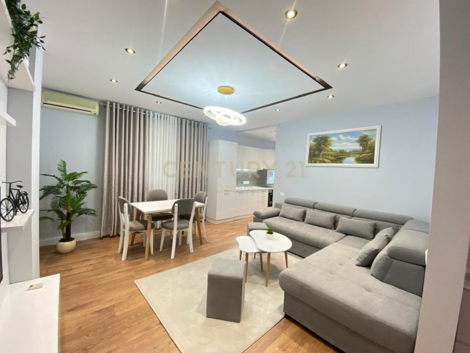 Tirane, jepet me qera apartament 2+1 Kati 2, 85 m² 700 € (Rr.Frosina Plaku)