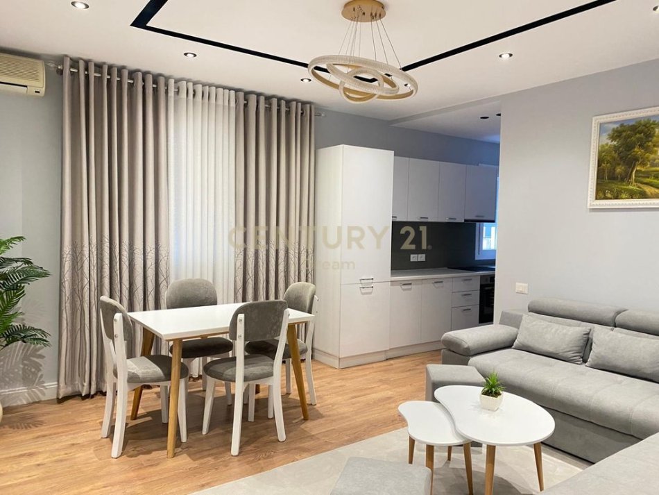 Tirane, jepet me qera apartament 2+1 Kati 2, 85 m² 700 € (Rr.Frosina Plaku)
